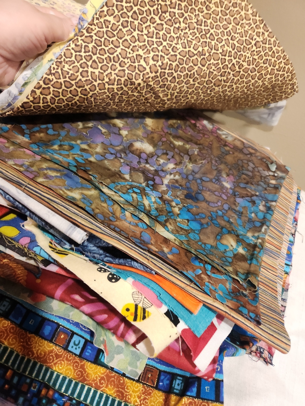 ONE Fabric Fat Quarter 18x21 (choose from pile) - Picture 4 of 14